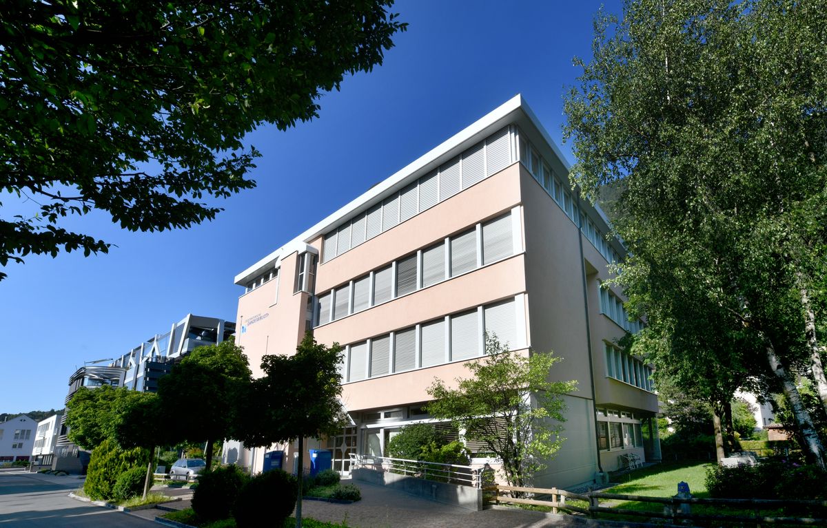 1_bibliothek_aussen_1200